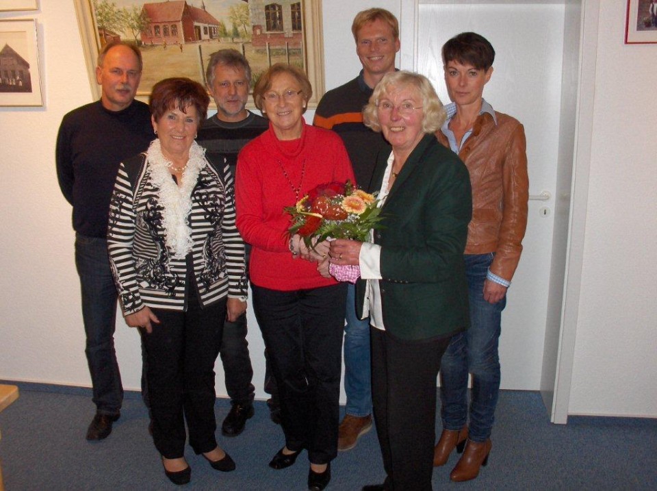 Der neue Vorstand der CDU Ortsunion Unterlbbe. 1.Reihe v.l. Gertrud Horstmann, Gerda Dresing, Gemeindeverbandsvorsitzende Hanna Hartmann, 2.Reihe v.l. Udo Husemeier, Hans Thienelt, David Kreft und  Silke Barthel 