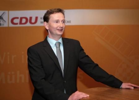 Der gemeinsame Bürgermeisterkandidat der Hiller CDU und FWG, Björn Horstmeier, stellt sich vor. Der gemeinsame Bürgermeisterkandidat der Hiller CDU und FWG, Björn Horstmeier, stellt sich vor.