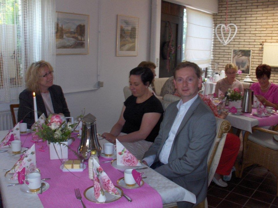 Gäste der Veranstaltung: v.l. Monika Jäger, Stefanie Dullweber (beide MT), Björn Horstmeier (Bürgermeisterkandidat in Hille) Gäste der Veranstaltung: v.l. Monika Jäger, Stefanie Dullweber (beide MT), Björn Horstmeier (Bürgermeisterkandidat in Hille)