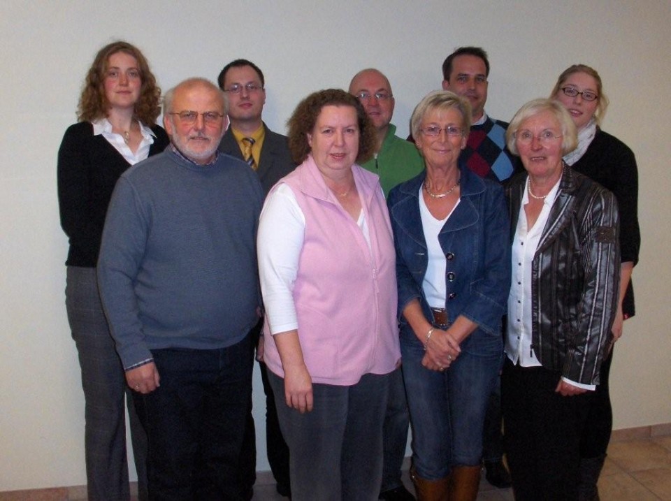 Mitglieder des neuen Vorstandes. (1. Reihe v.l.) Udo Brenhorst, Athena Gerling, Liane Spilker, Hanna Hartmann (2. Reihe v.l.) Kirsten Sdmeyer, Kristian Brukamp, Peter Schrder, Jrn Brandstter, Jennifer Horstmann 