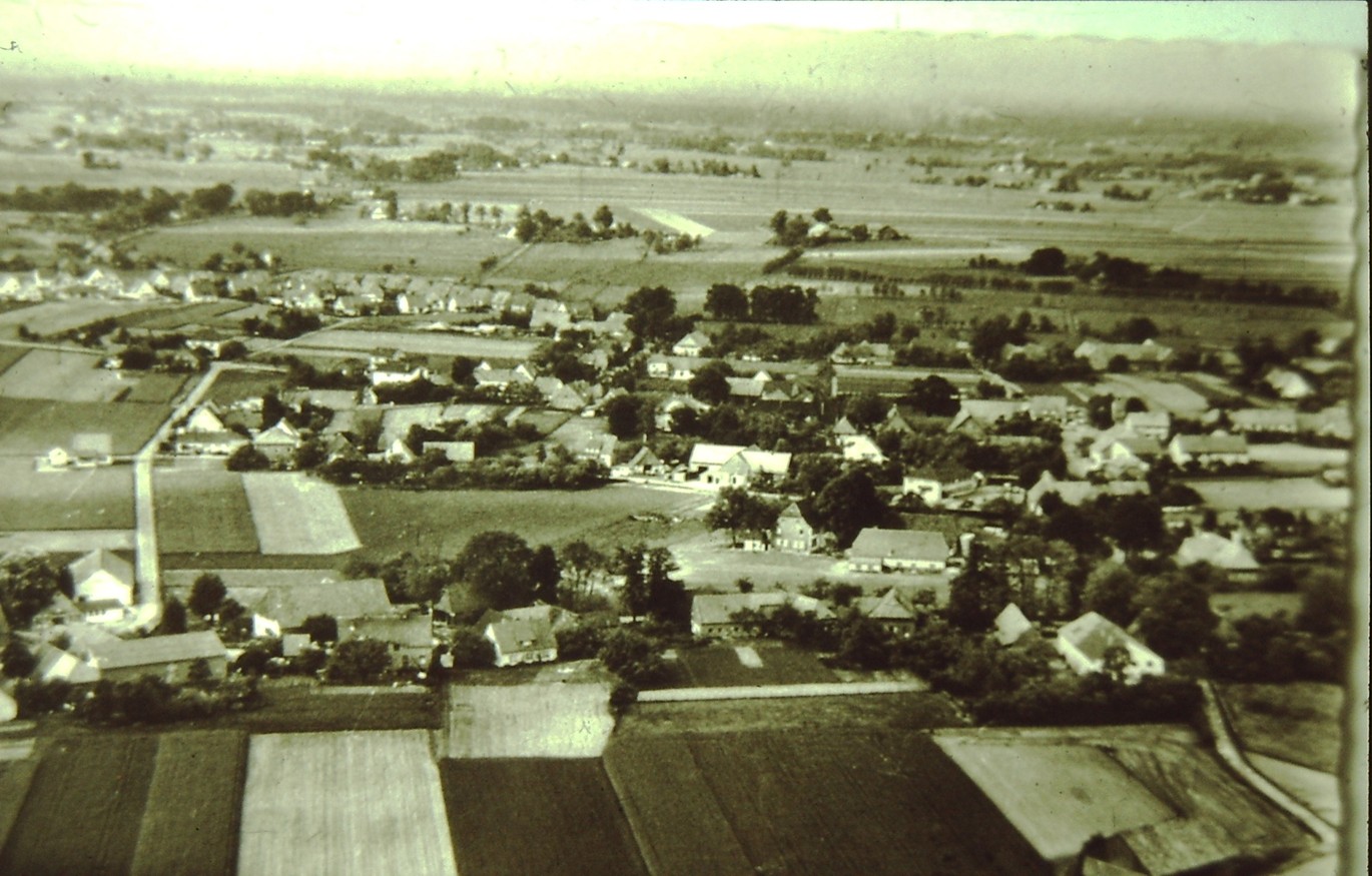Luftaufnahme Hille in nördlicher Richtung, um 1960 Luftaufnahme Hille in nördlicher Richtung, um 1960