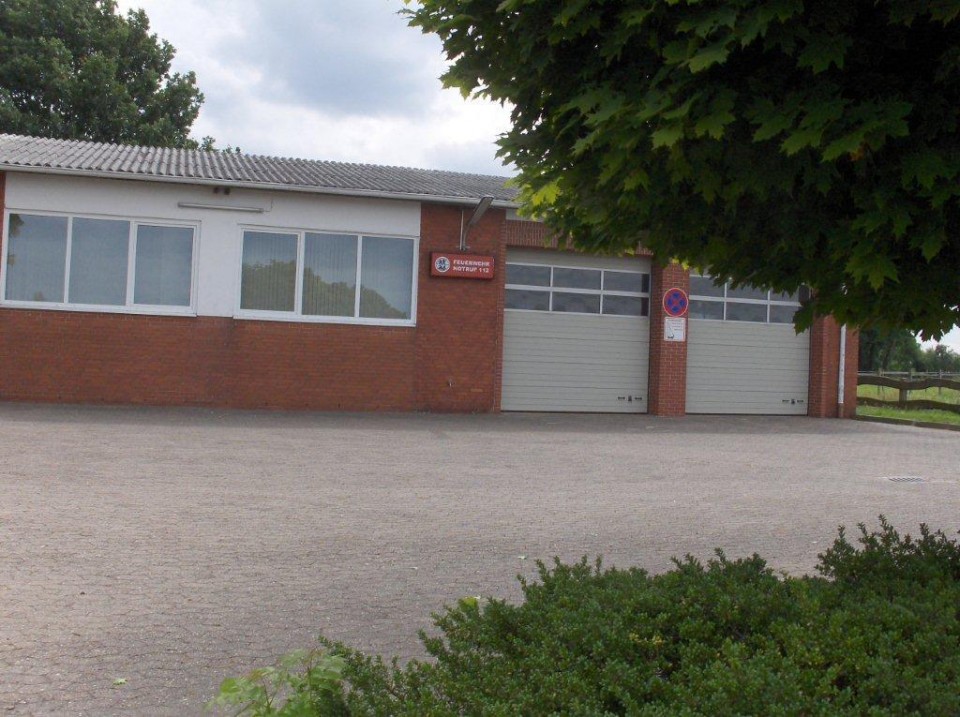 Das Holzhauser Feuerwehrgertehaus an der Carl-Severing-Strae ist inzwischen auch in die Jahre gekommen.