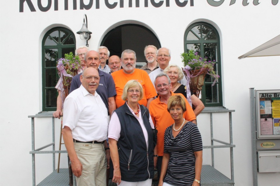 Gnter Obermeier, Angelika Gemkow, Kirstin Korte und weiter Mitglieder der CDA beim Brgerbusverein Hille