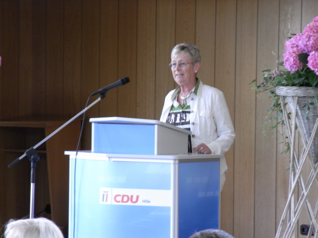 Liane Brosius begrüßt die Gäste Liane Brosius begrüßt die Gäste